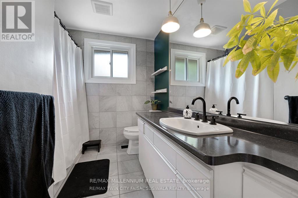 Upper - 158 Coach Hill Drive, Kitchener, Ontario  N2E 1P4 - Photo 14 - X12766434