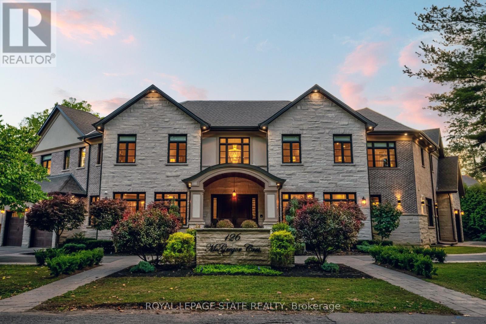 126 Mcgregor Crescent, Hamilton, Ontario  L9G 1B5 - Photo 2 - X12766468