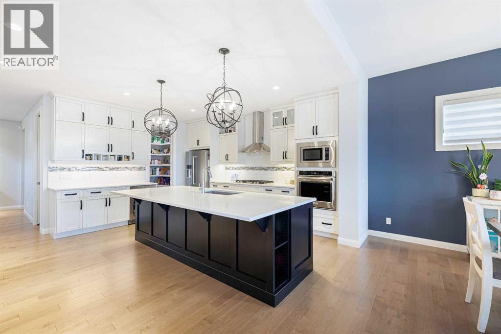 155 Crestridge Hill Sw, Calgary, Alberta  T3B 6H1 - Photo 7 - A2282817