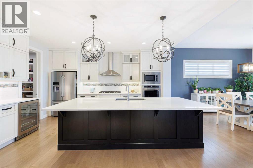 155 Crestridge Hill Sw, Calgary, Alberta  T3B 6H1 - Photo 6 - A2282817