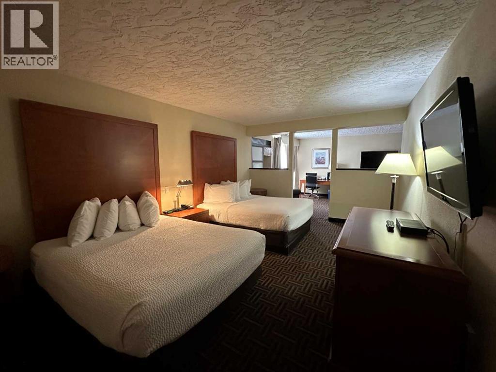 954 7 Street, Medicine Hat, Alberta  T1A 7R7 - Photo 2 - A2283807