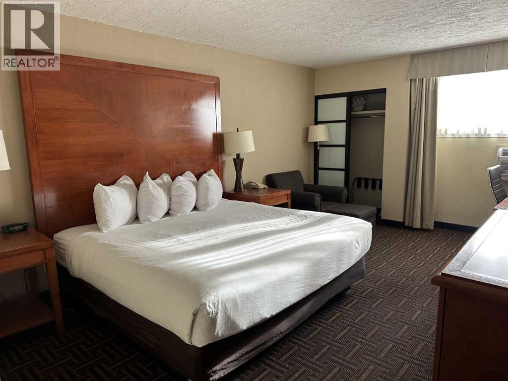 954 7 Street, Medicine Hat, Alberta  T1A 7R7 - Photo 3 - A2283807