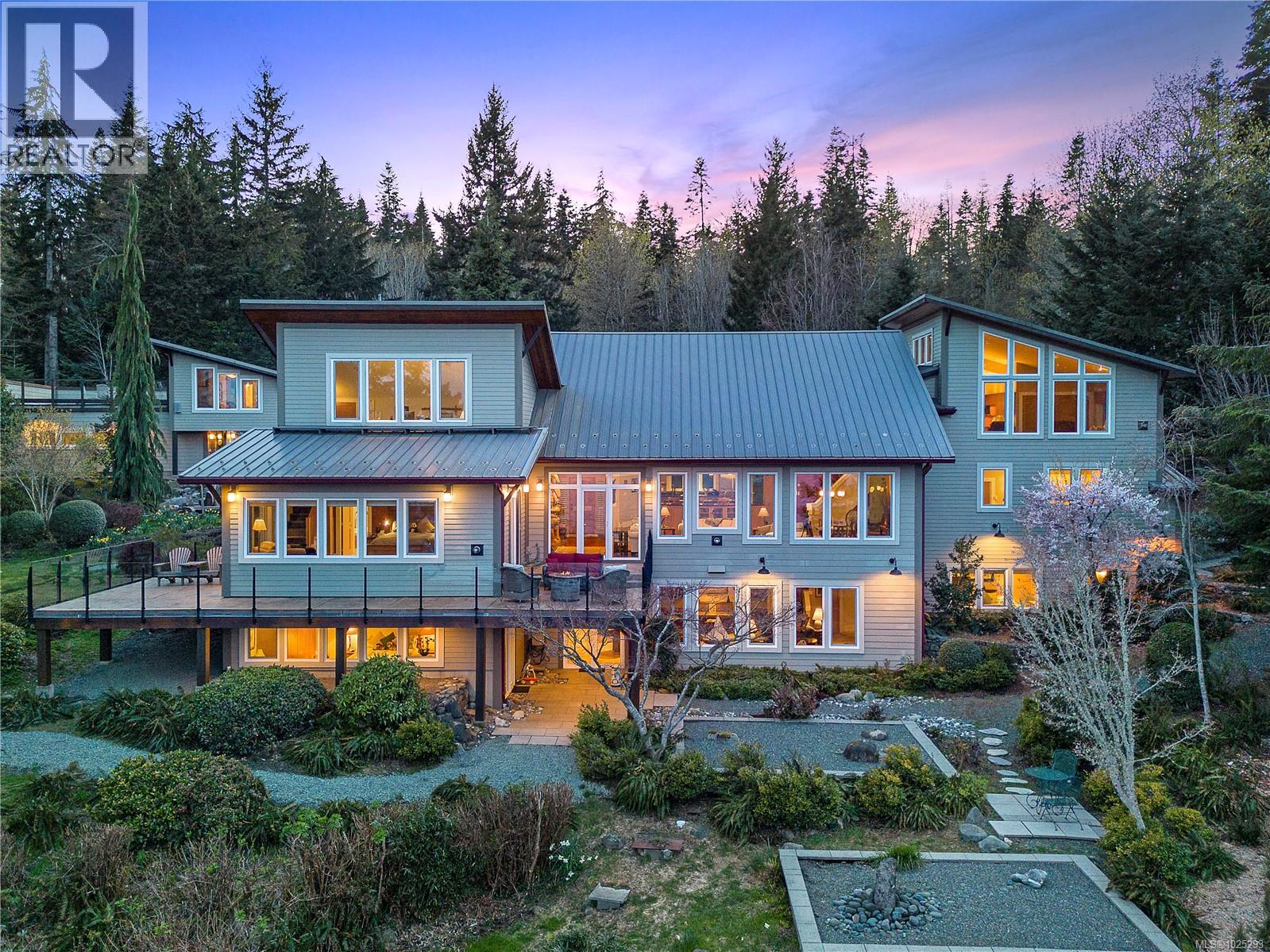 6520 Eagles Dr, Courtenay, British Columbia