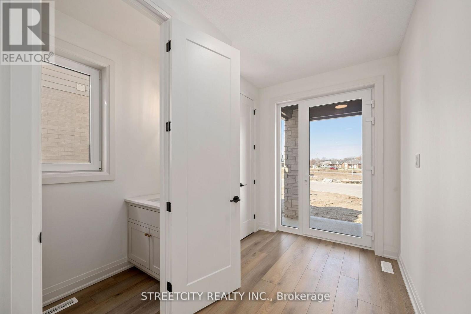 53 Lucas Road, St. Thomas, Ontario  N5R 0R3 - Photo 3 - X12766648