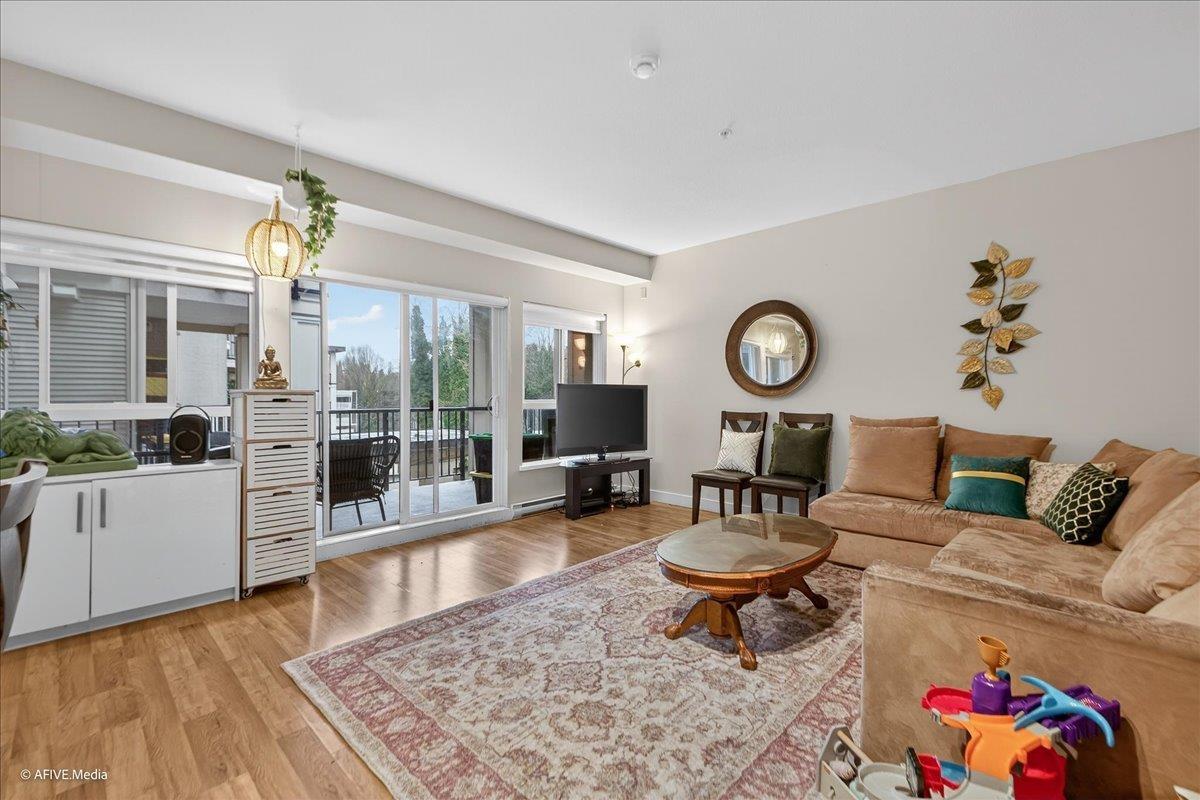 324 9655 King George Boulevard, Surrey, British Columbia  V3T 0C7 - Photo 1 - R3079074