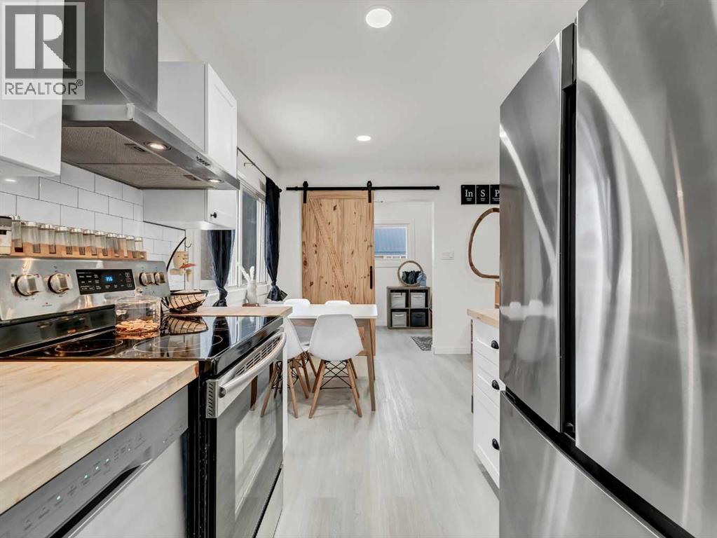 27 11 Street Sw, Medicine Hat, Alberta  T1A 4R9 - Photo 5 - A2282176