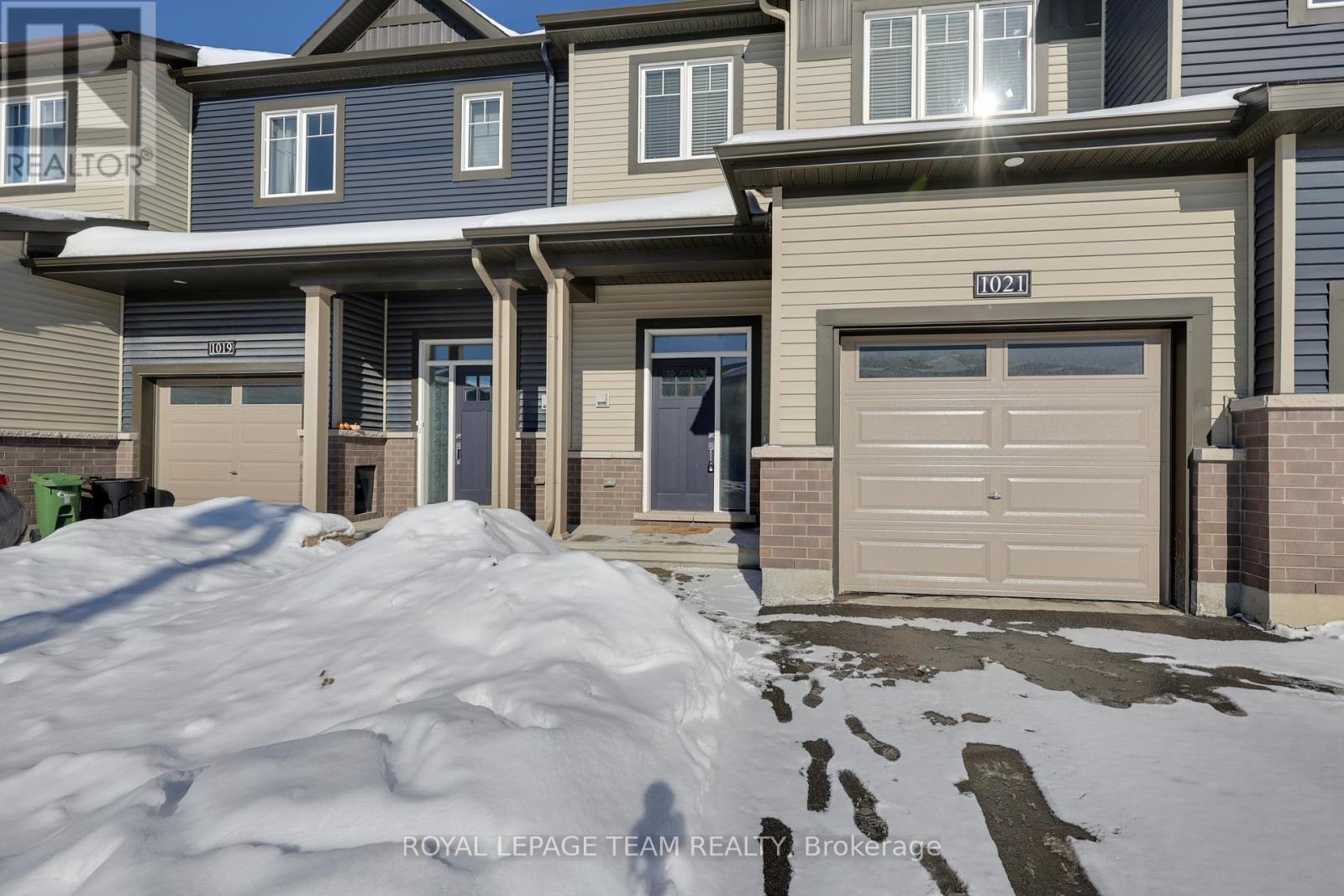 1021 Speedvale Court, Ottawa, Ontario  K2T 0P4 - Photo 2 - X12766494