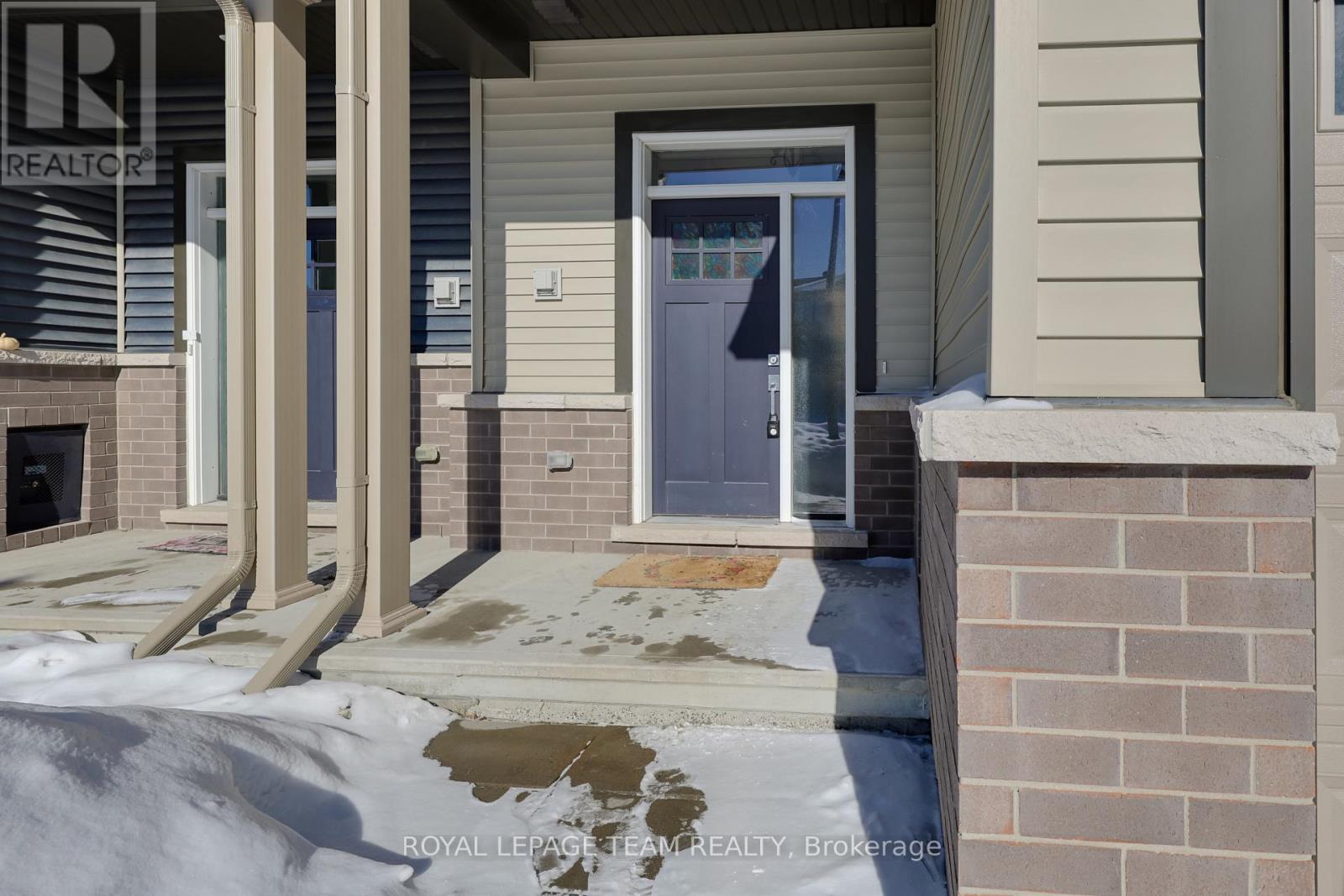 1021 Speedvale Court, Ottawa, Ontario  K2T 0P4 - Photo 3 - X12766494
