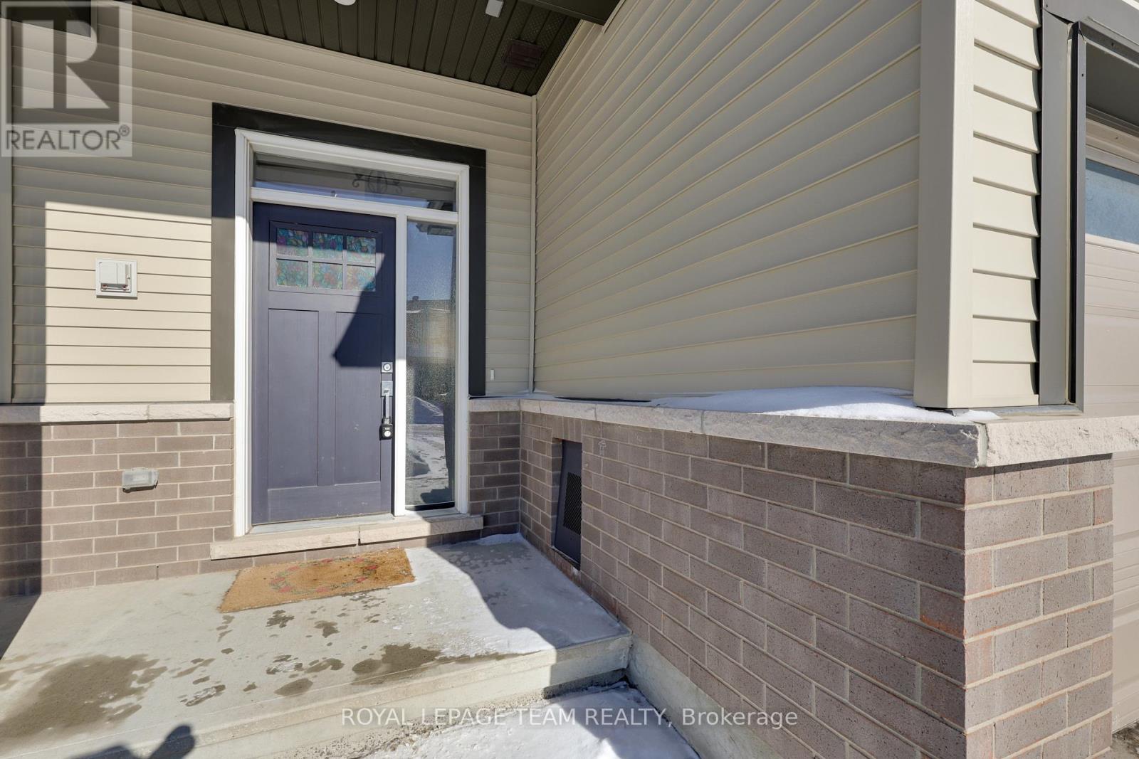 1021 Speedvale Court, Ottawa, Ontario  K2T 0P4 - Photo 4 - X12766494