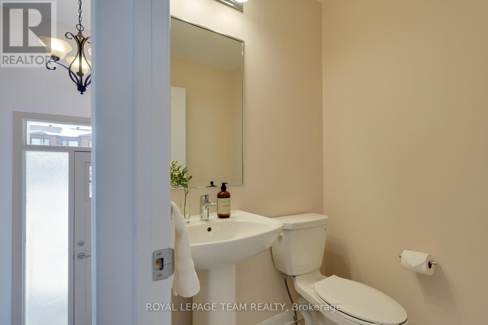 1021 Speedvale Court, Ottawa, Ontario  K2T 0P4 - Photo 7 - X12766494