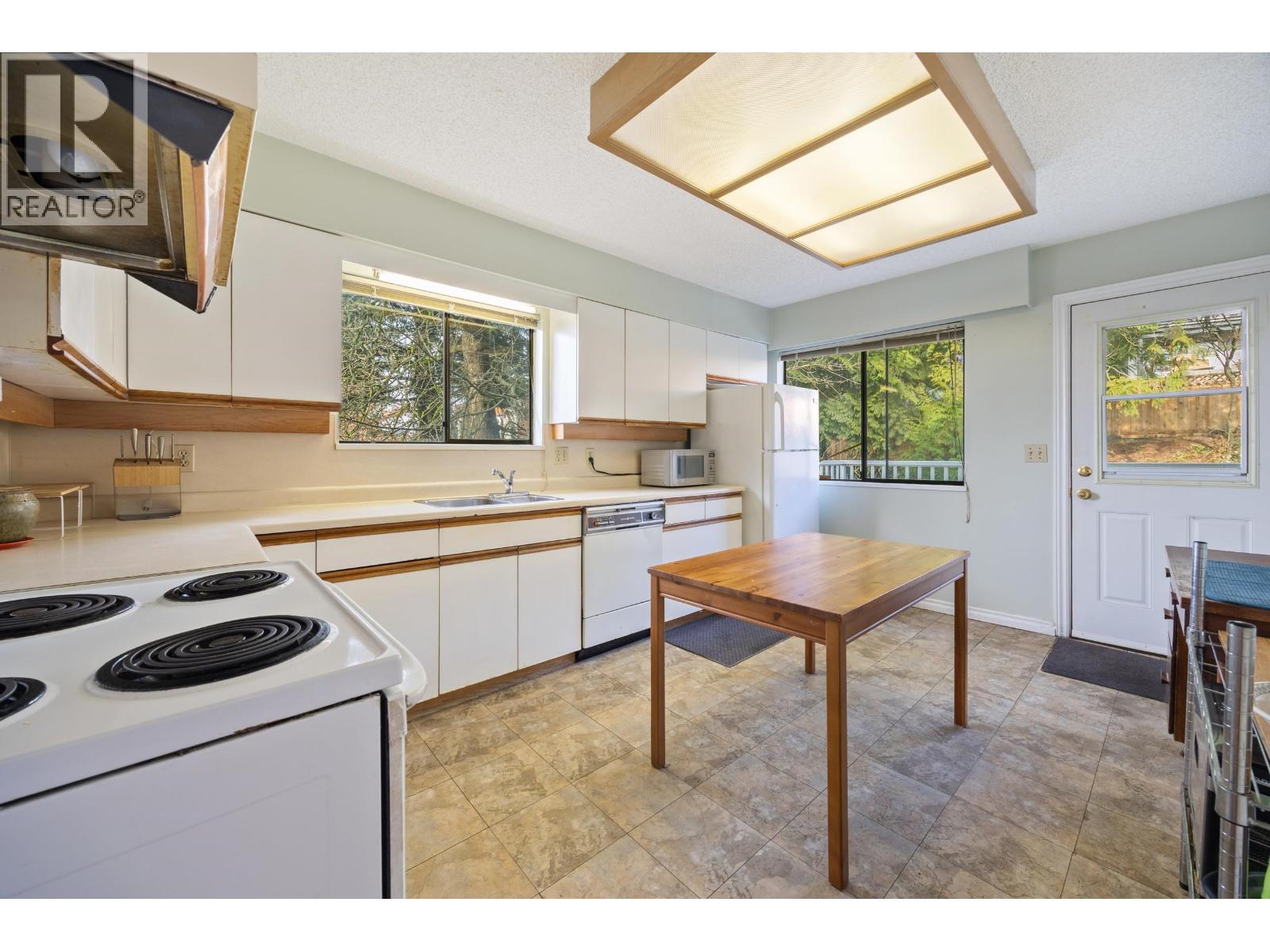 2063 Concord Avenue, Coquitlam, British Columbia  V3K 1K4 - Photo 14 - R3087380