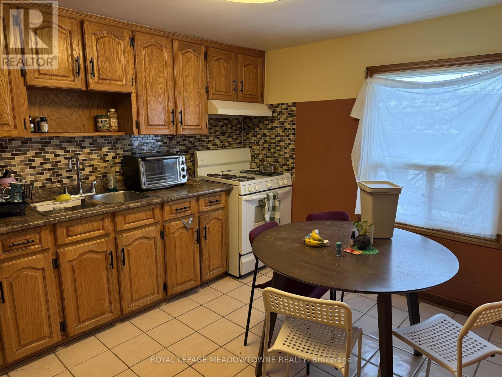 A - 492 Dufferin Street, Toronto, Ontario  M6K 2A5 - Photo 4 - C12766604