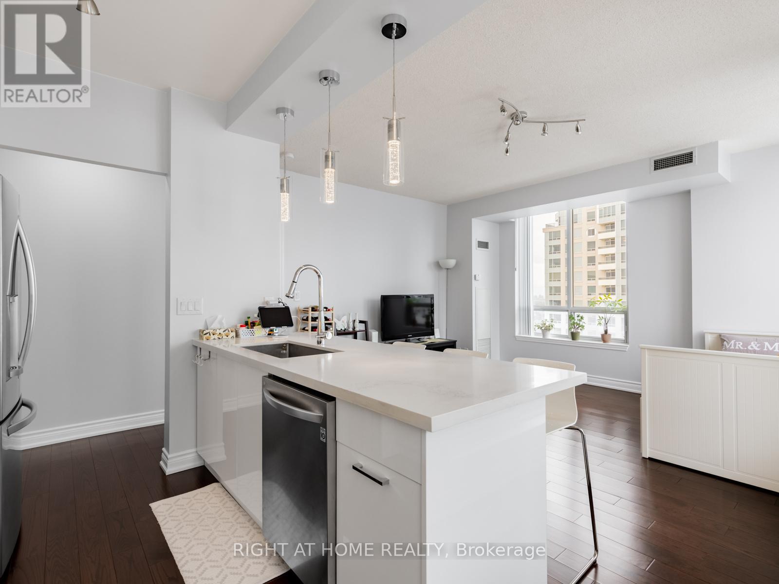 1909 - 8 Rean Drive, Toronto, Ontario  M2K 3B9 - Photo 7 - C12766662