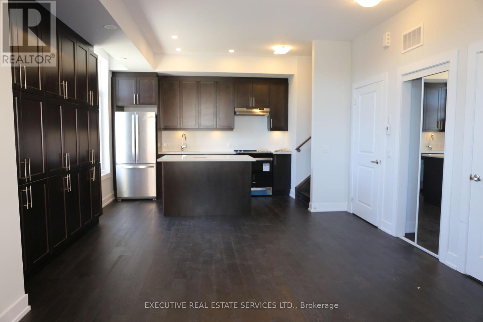 U-231 - 9580 Islington Avenue N, Vaughan, Ontario  L4H 5E8 - Photo 2 - N12766594