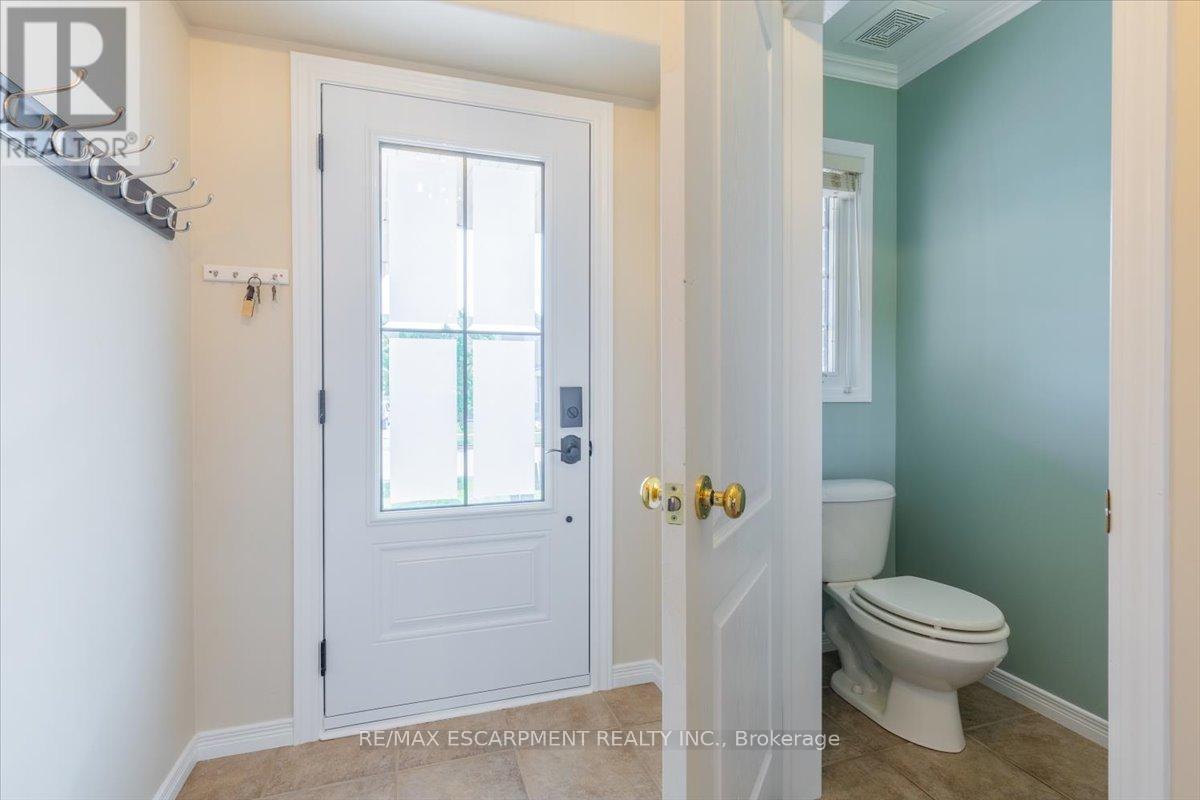 4 Ruthven Crescent, New Tecumseth, Ontario  L9R 0A7 - Photo 3 - N12766622