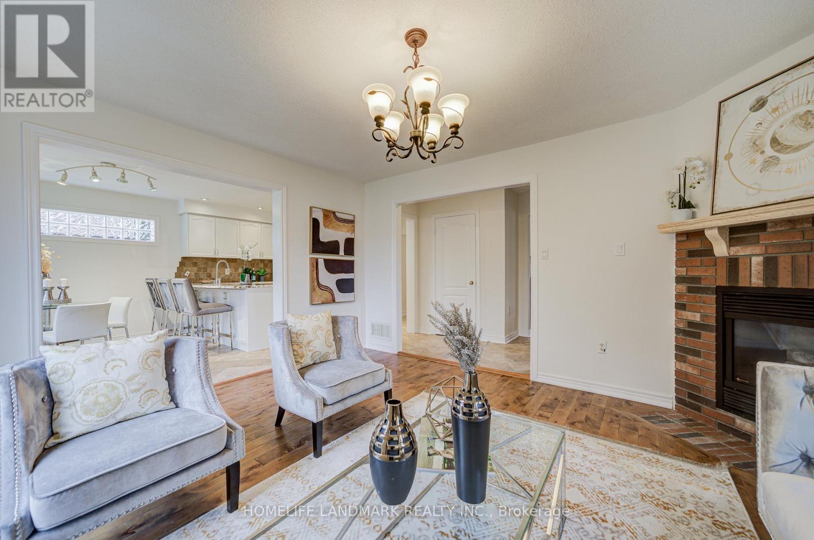 223 Deerglen Terrace, Aurora, Ontario  L4G 6Y5 - Photo 5 - N12766672