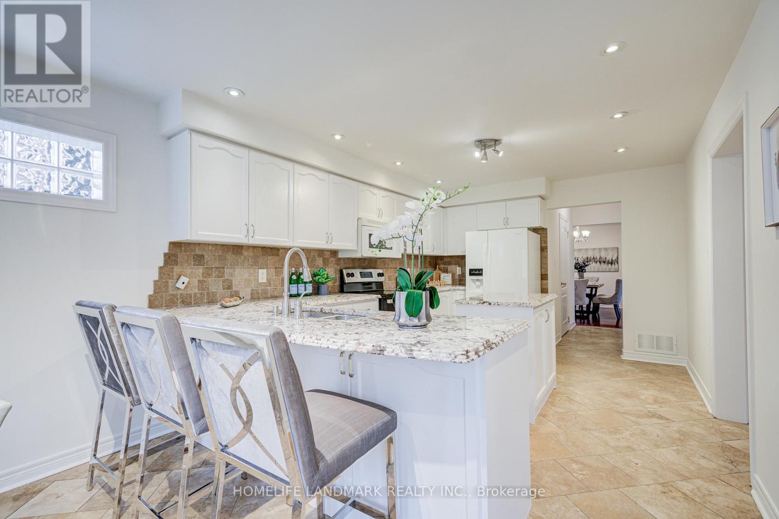 223 Deerglen Terrace, Aurora, Ontario  L4G 6Y5 - Photo 7 - N12766672