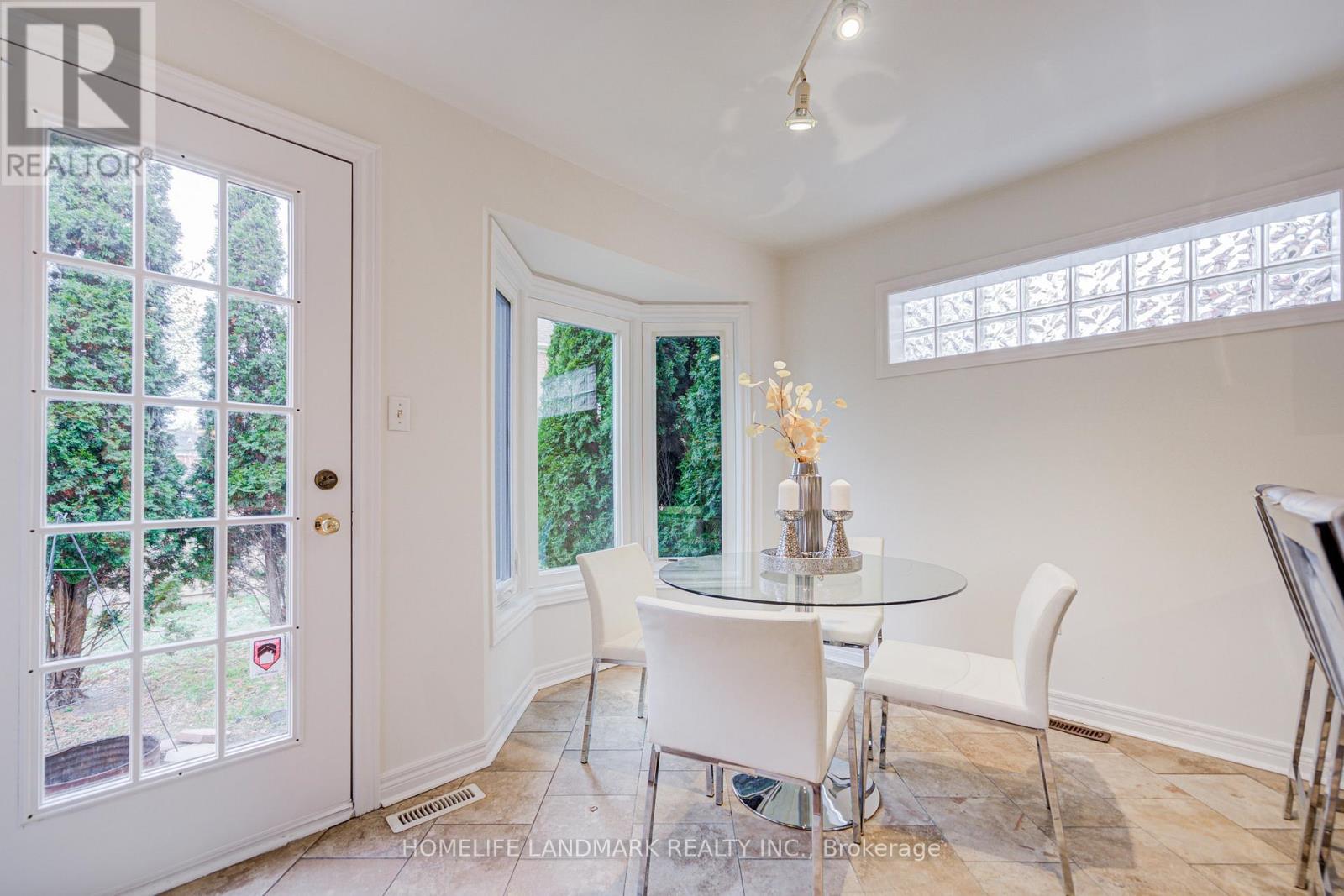 223 Deerglen Terrace, Aurora, Ontario  L4G 6Y5 - Photo 9 - N12766672