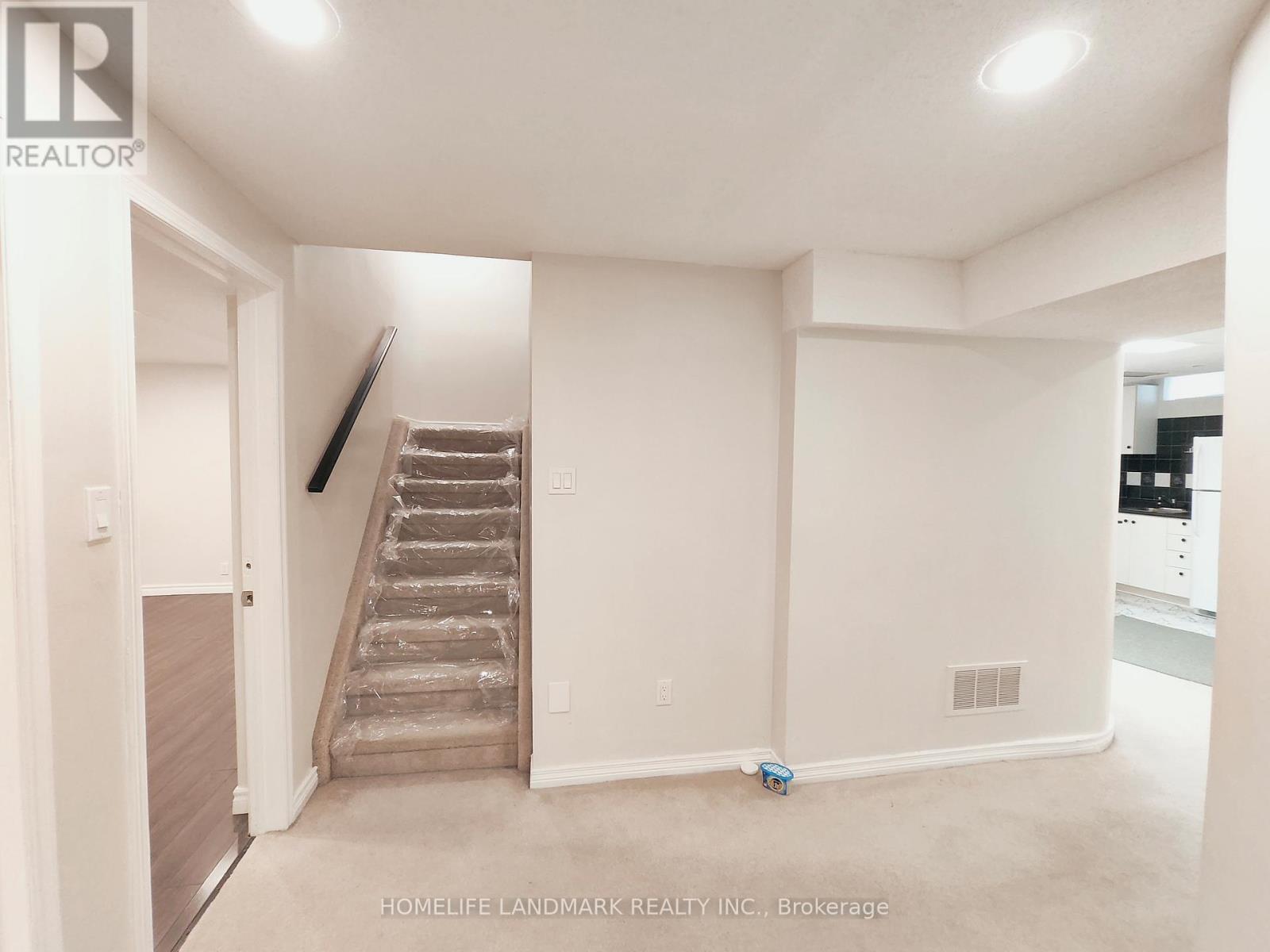 15 Mary Elizabeth Crescent, Markham, Ontario  L3R 9M2 - Photo 2 - N12766676