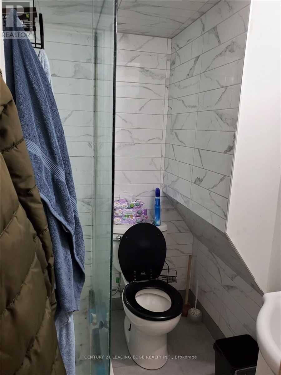 Lower 1 - 140 Gowan Avenue, Toronto, Ontario  M4J 2K6 - Photo 11 - E12766642