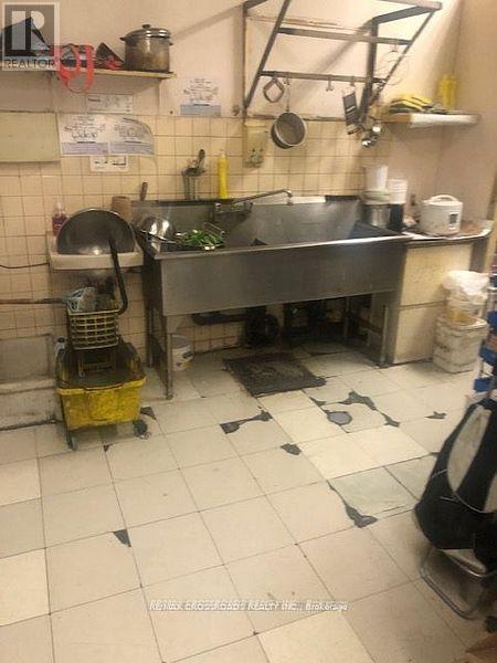 2100 Dundas Street E, Mississauga, Ontario  L4X 1L9 - Photo 12 - W12766580