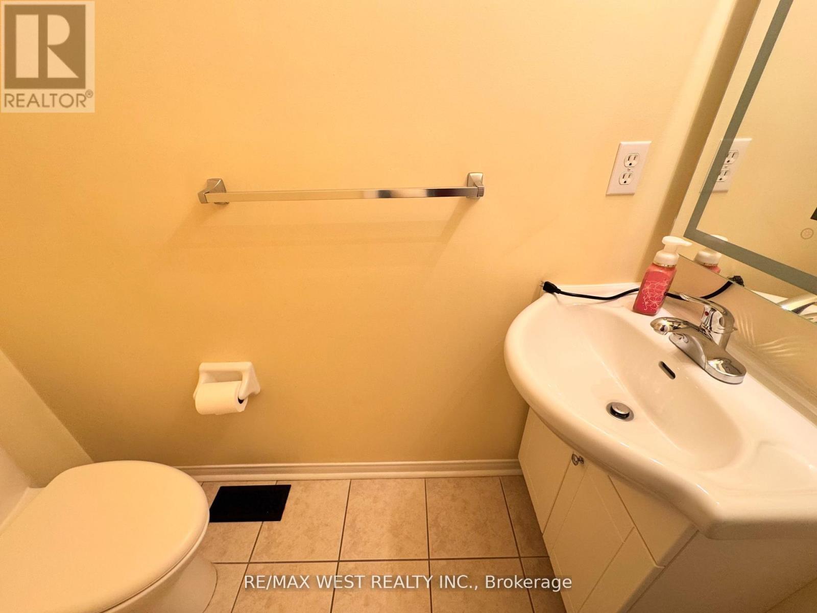 98 Four Seasons Circle, Brampton, Ontario  L7A 2A8 - Photo 19 - W12766584