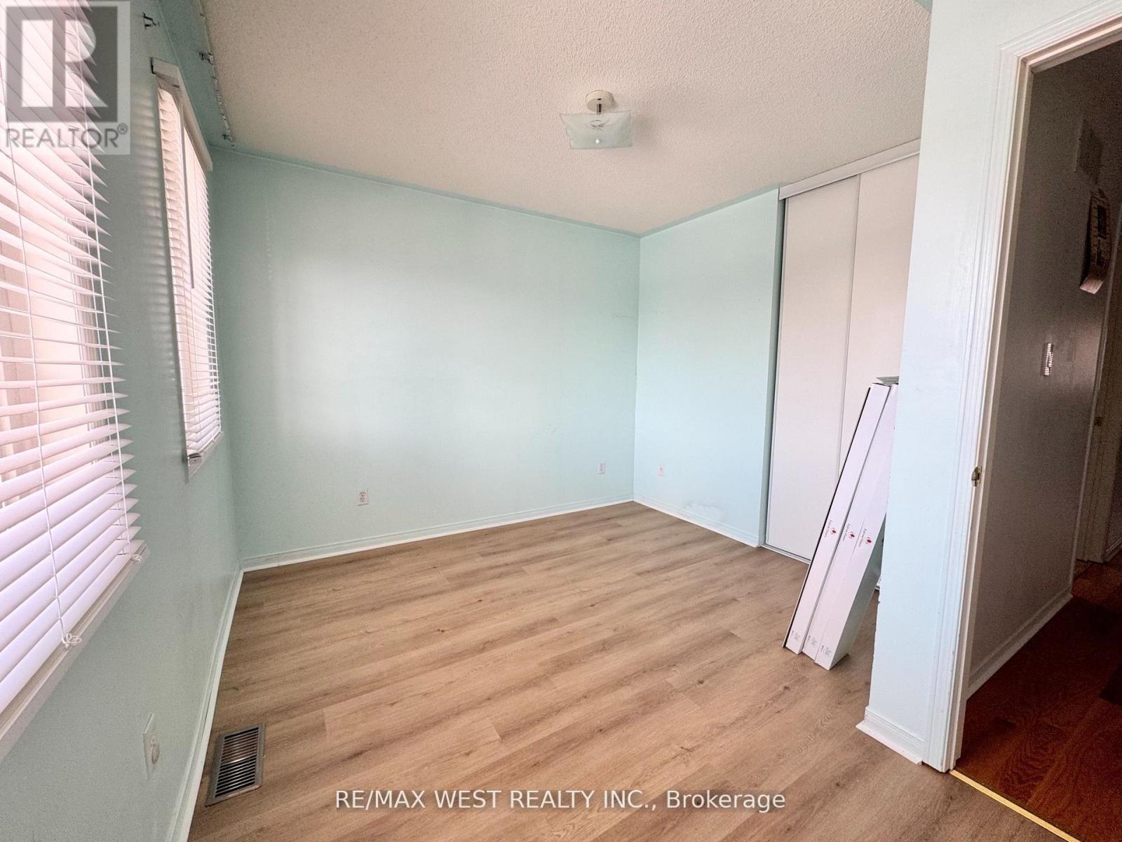 98 Four Seasons Circle, Brampton, Ontario  L7A 2A8 - Photo 26 - W12766584