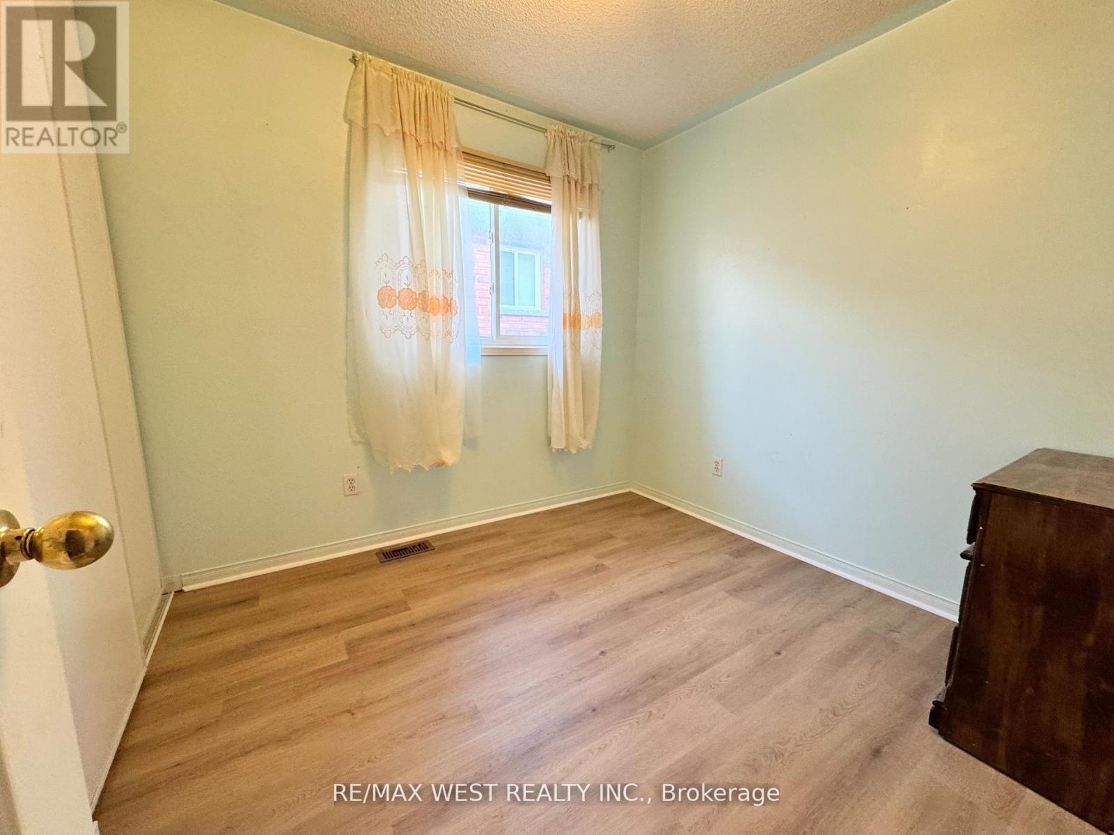 98 Four Seasons Circle, Brampton, Ontario  L7A 2A8 - Photo 28 - W12766584