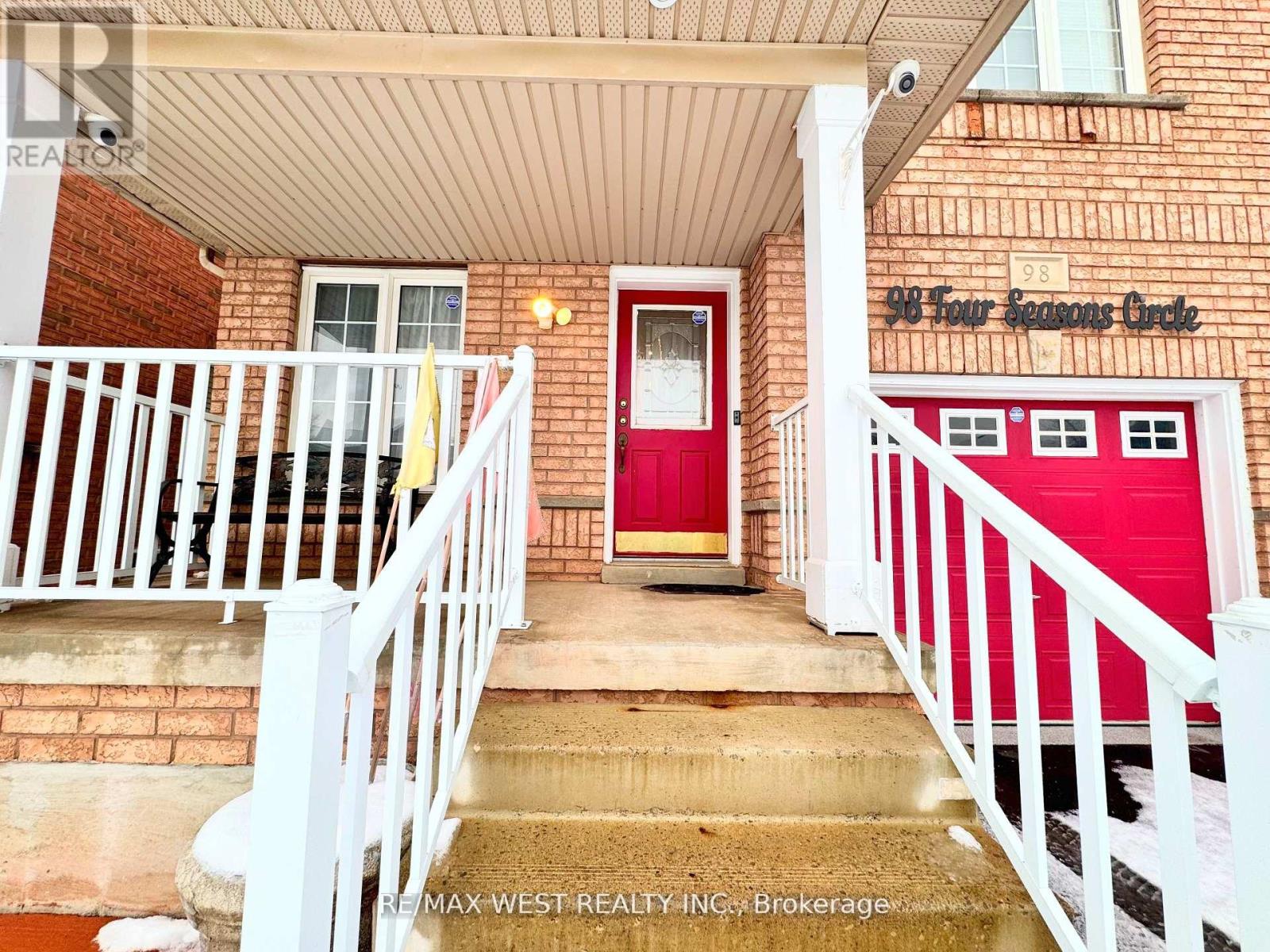 98 Four Seasons Circle, Brampton, Ontario  L7A 2A8 - Photo 3 - W12766584