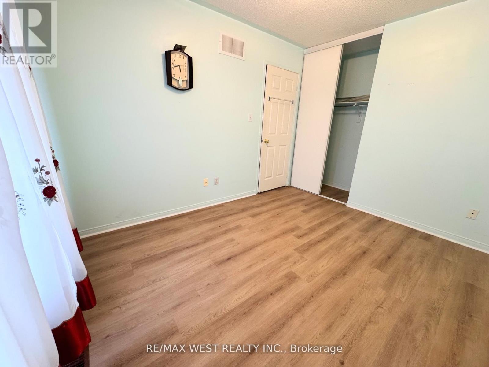 98 Four Seasons Circle, Brampton, Ontario  L7A 2A8 - Photo 31 - W12766584