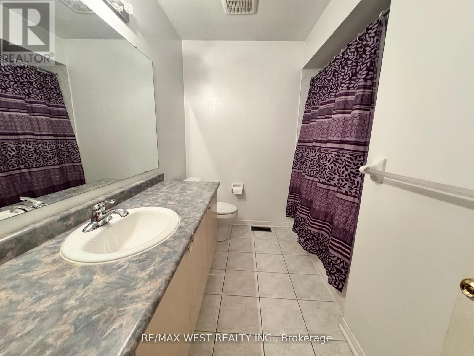 98 Four Seasons Circle, Brampton, Ontario  L7A 2A8 - Photo 33 - W12766584