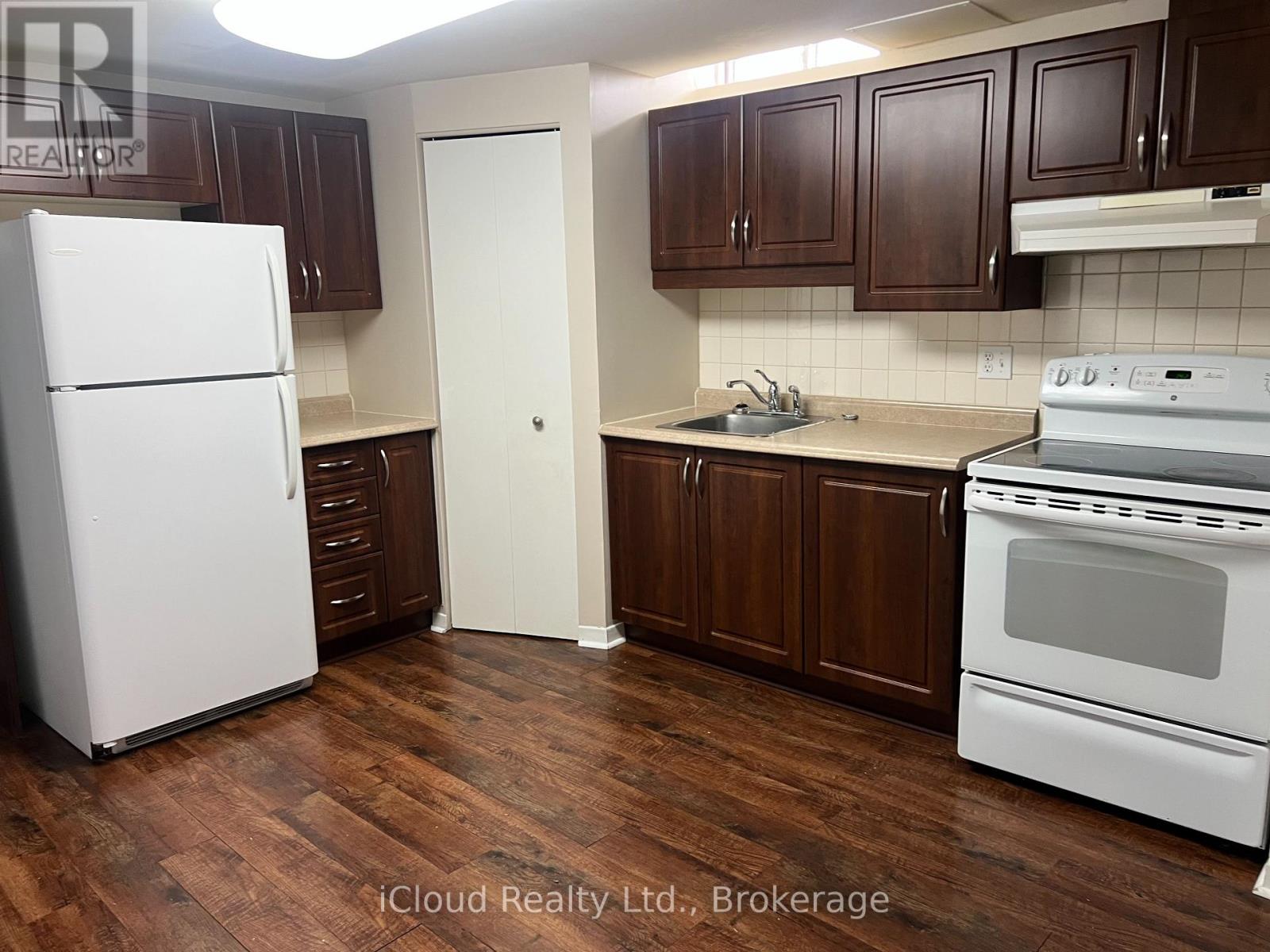 82 Judith Crescent, Brampton, Ontario  L6S 3J4 - Photo 4 - W12766588