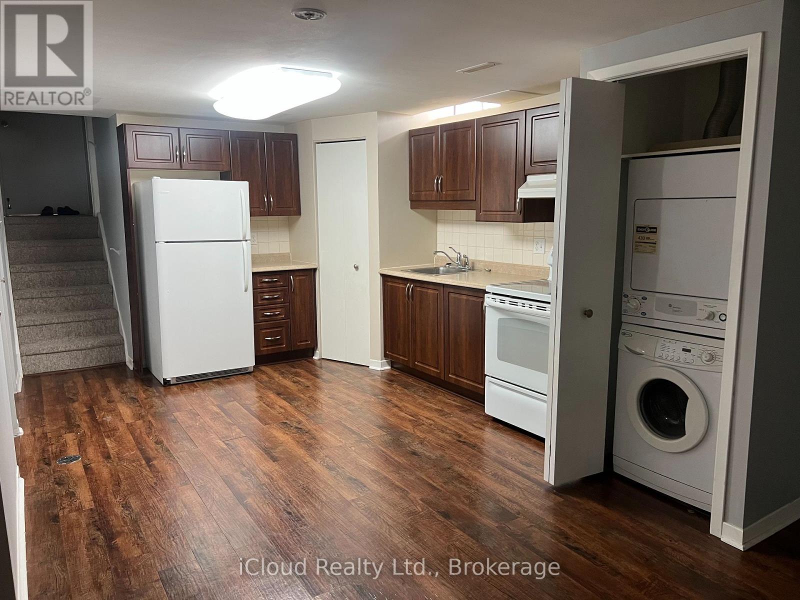 82 Judith Crescent, Brampton, Ontario  L6S 3J4 - Photo 5 - W12766588