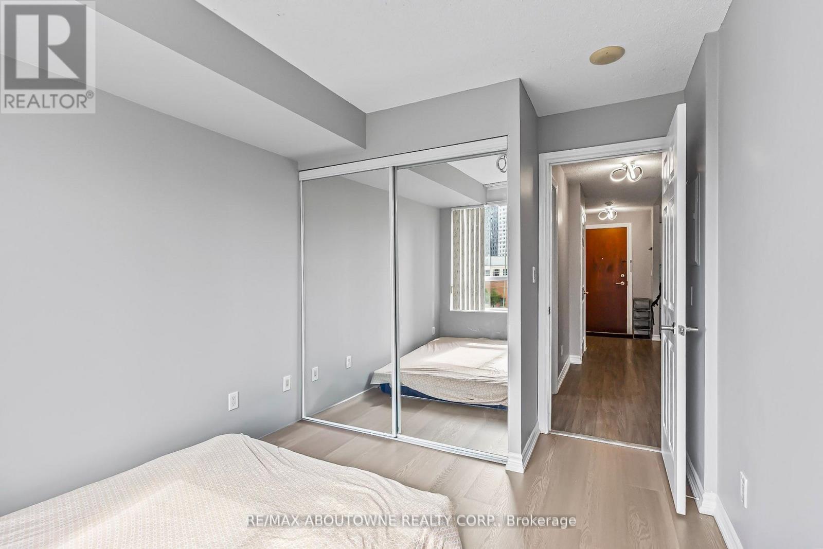 401 - 310 Burnhamthorpe Road W, Mississauga, Ontario  L5B 4P9 - Photo 19 - W12766590