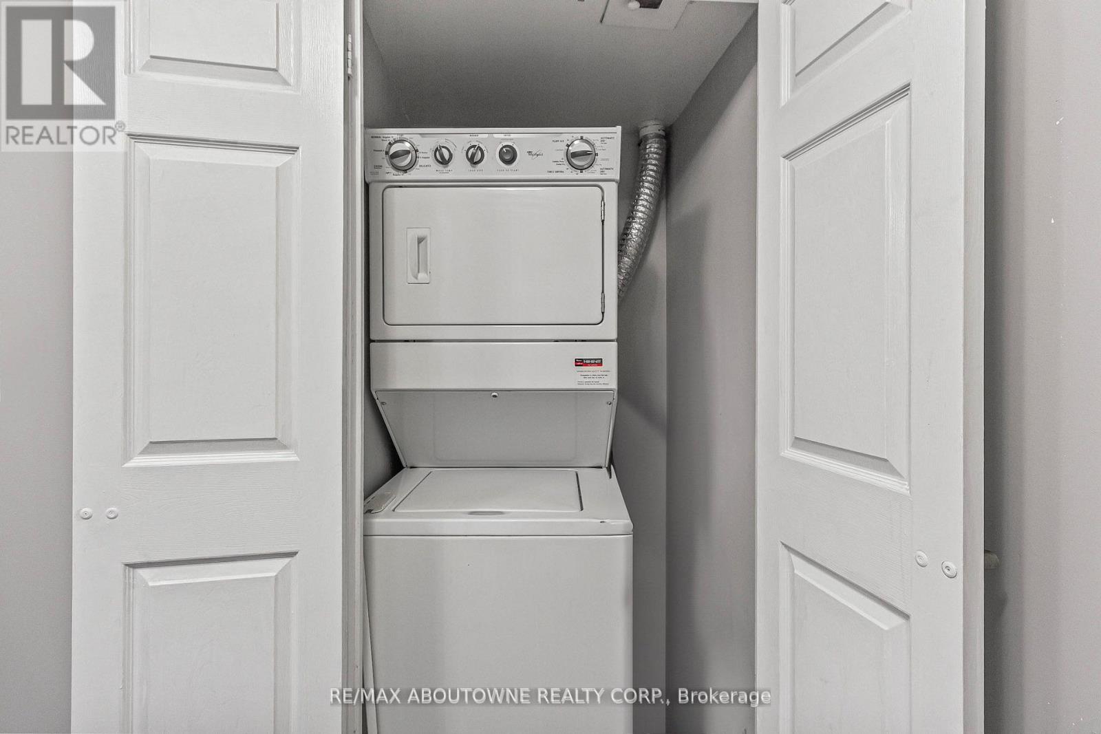 401 - 310 Burnhamthorpe Road W, Mississauga, Ontario  L5B 4P9 - Photo 7 - W12766590