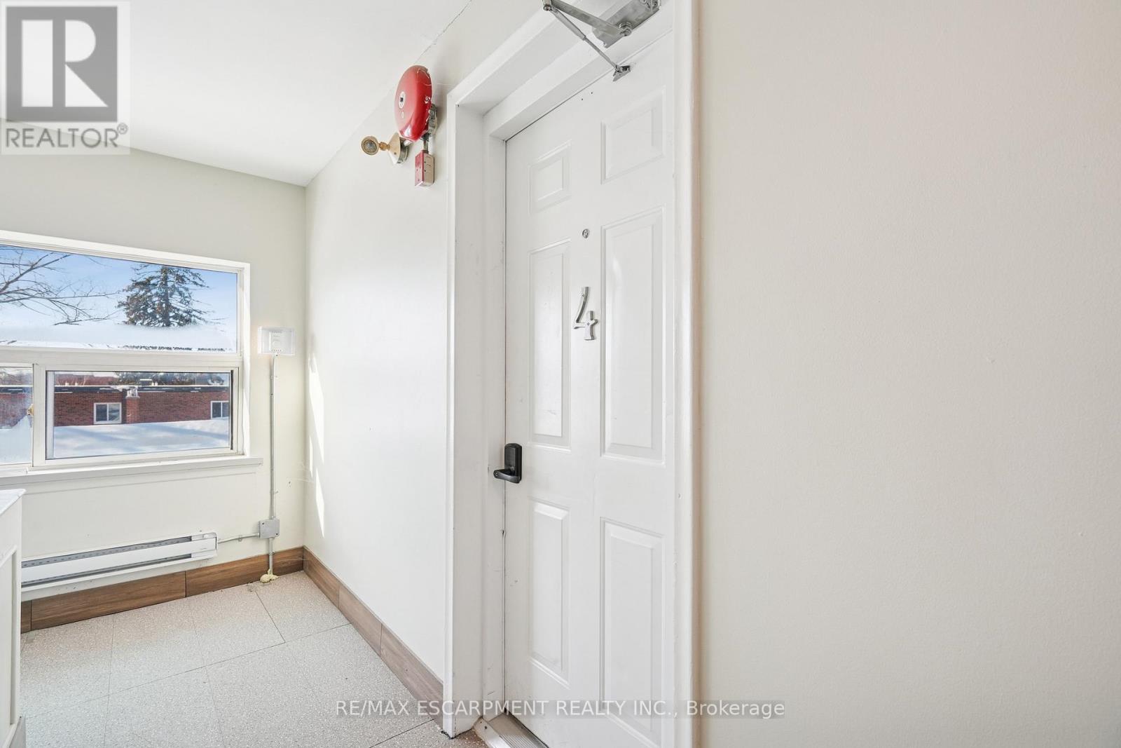 #4 - 1 Elgin Street N, Halton Hills, Ontario  L7J 2B2 - Photo 5 - W12766608