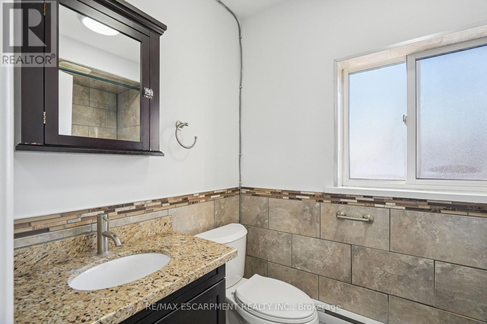 #4 - 1 Elgin Street N, Halton Hills, Ontario  L7J 2B2 - Photo 8 - W12766608