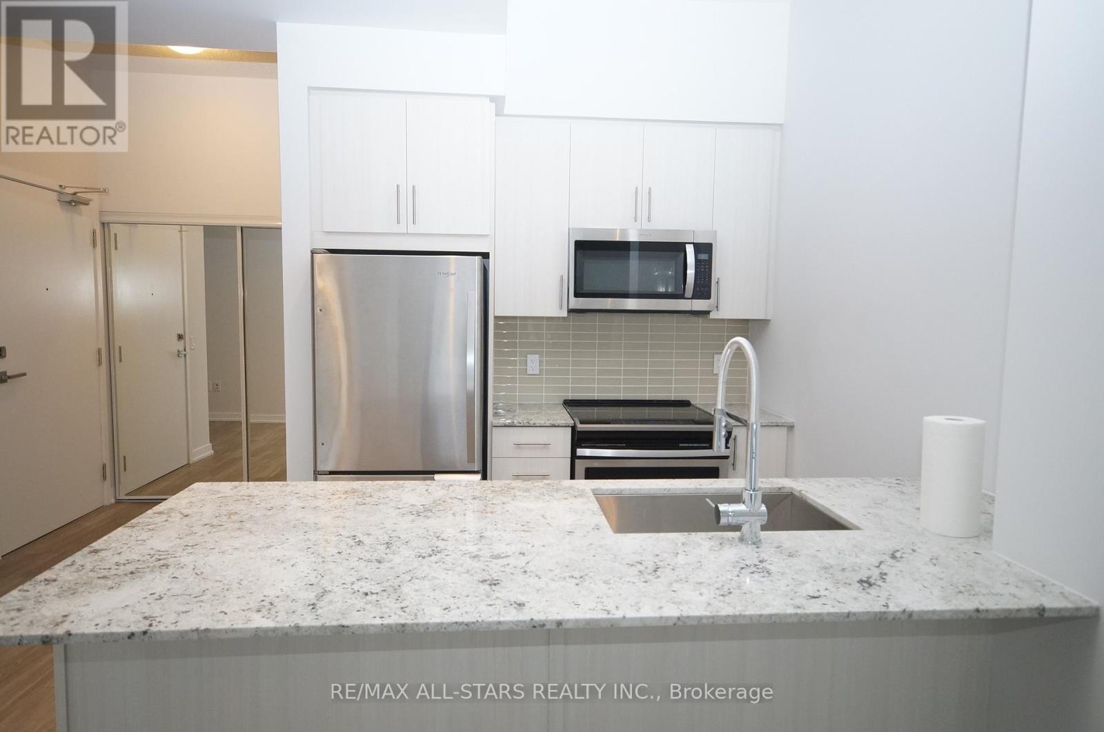 #301 - 4085 Parkside Village Drive W, Mississauga, Ontario  L5B 0K9 - Photo 5 - W12766650