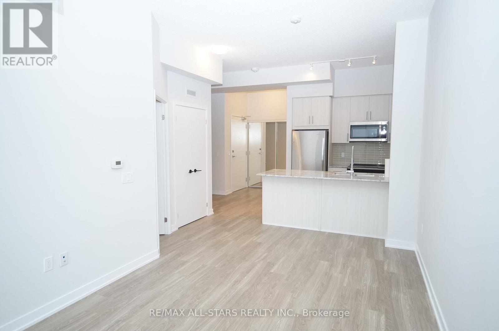 #301 - 4085 Parkside Village Drive W, Mississauga, Ontario  L5B 0K9 - Photo 8 - W12766650