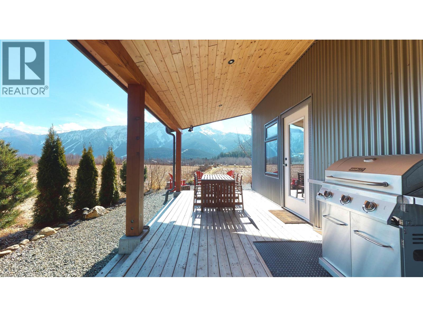 1380 Collins Road, Pemberton, British Columbia  V0N 2L1 - Photo 9 - R3087390