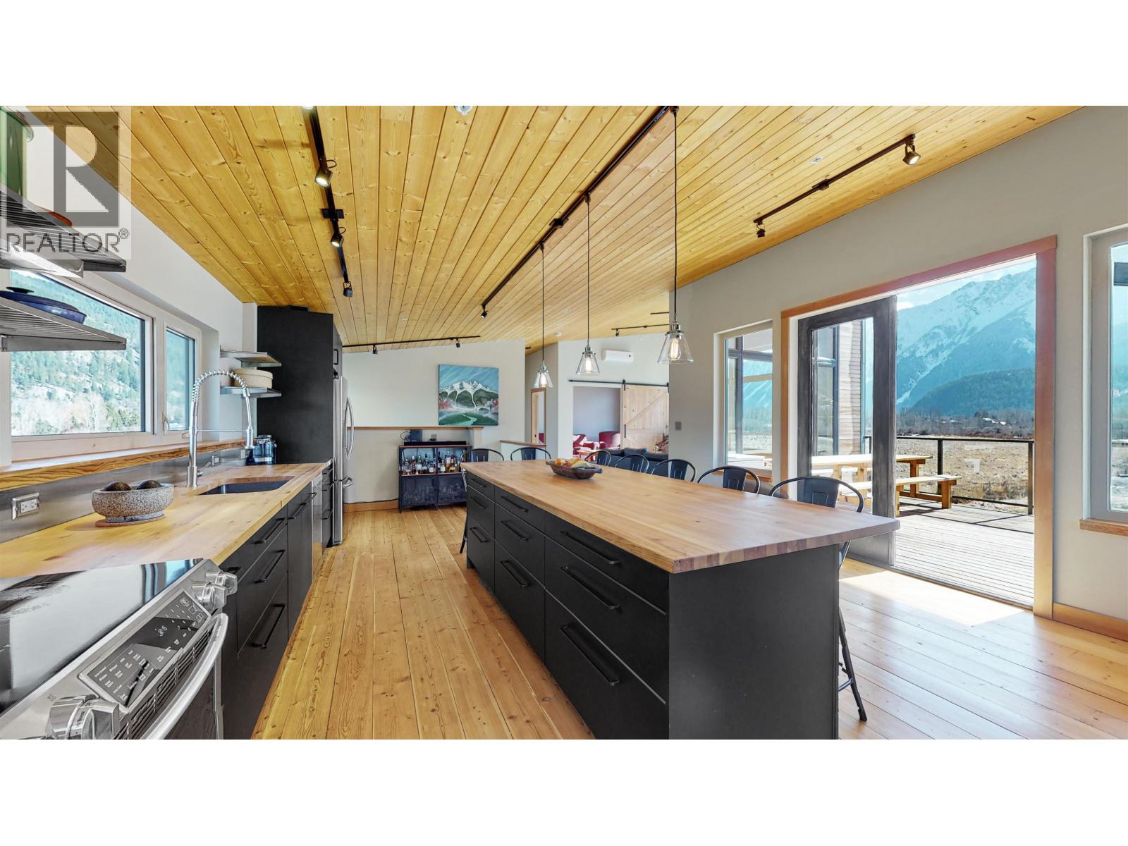 1380 Collins Road, Pemberton, British Columbia  V0N 2L1 - Photo 17 - R3087390