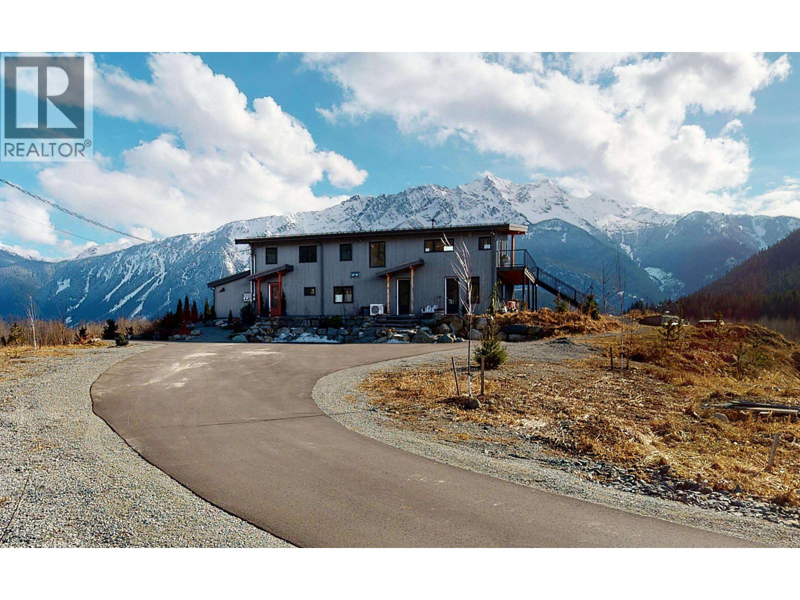 1380 Collins Road, Pemberton, British Columbia  V0N 2L1 - Photo 2 - R3087390