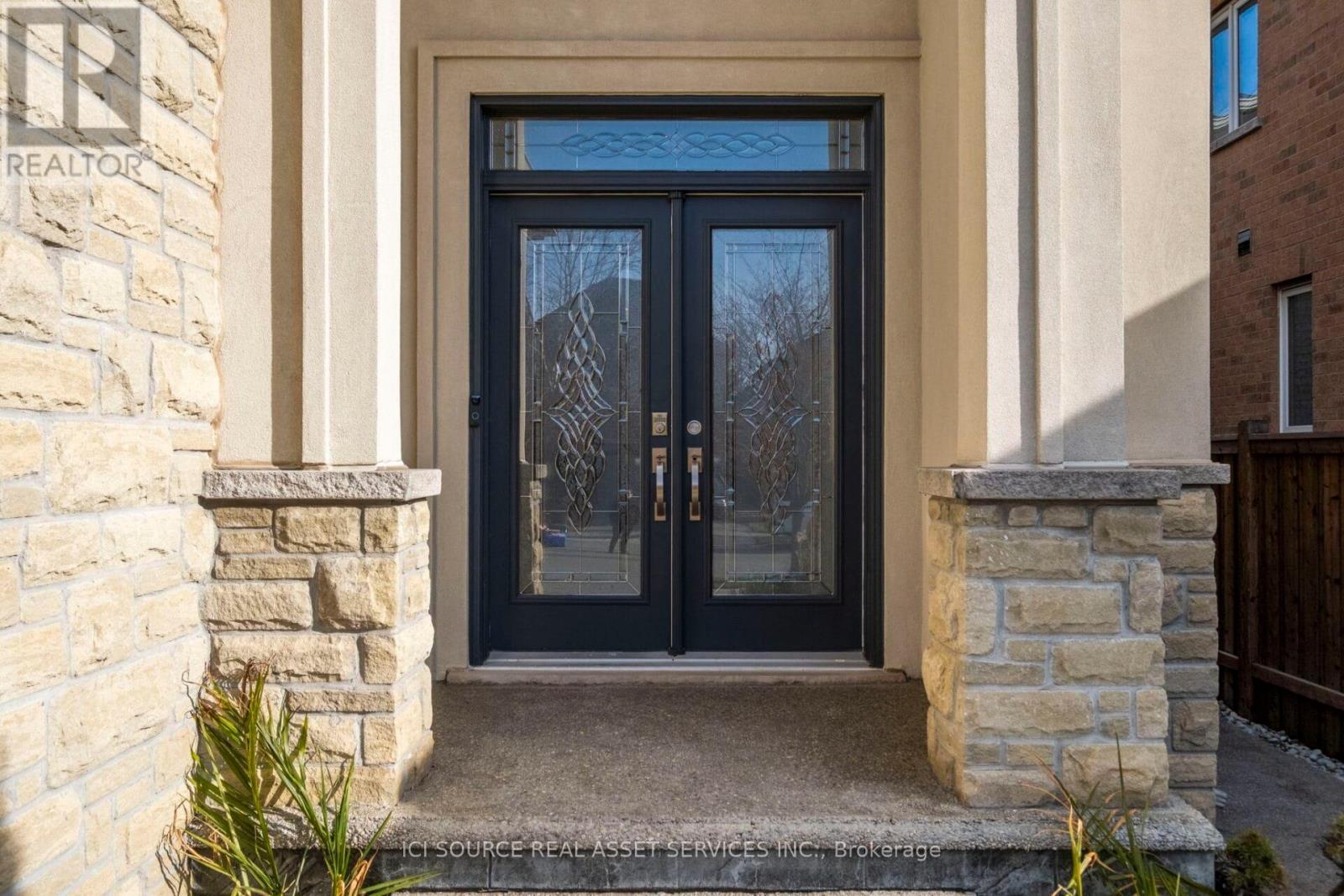 409 Valridge Drive, Hamilton, Ontario  L9G 0B2 - Photo 4 - X12766560