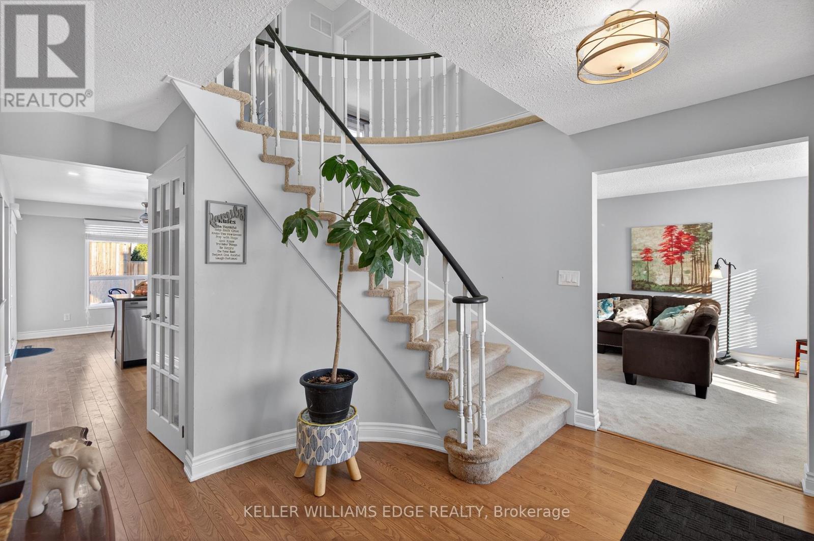 5 Giffin Road, Hamilton, Ontario  L9H 6S1 - Photo 4 - X12766576