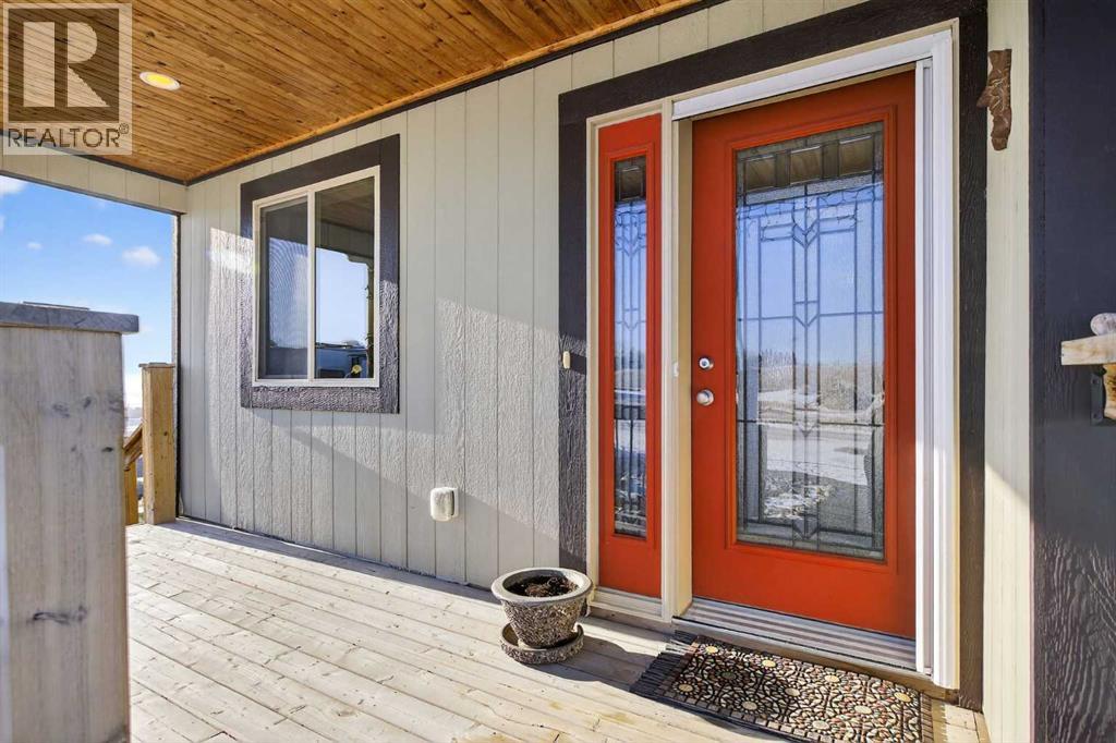 417 Frederick Avenue W, Standard, Alberta  T0J 3G0 - Photo 3 - A2283960