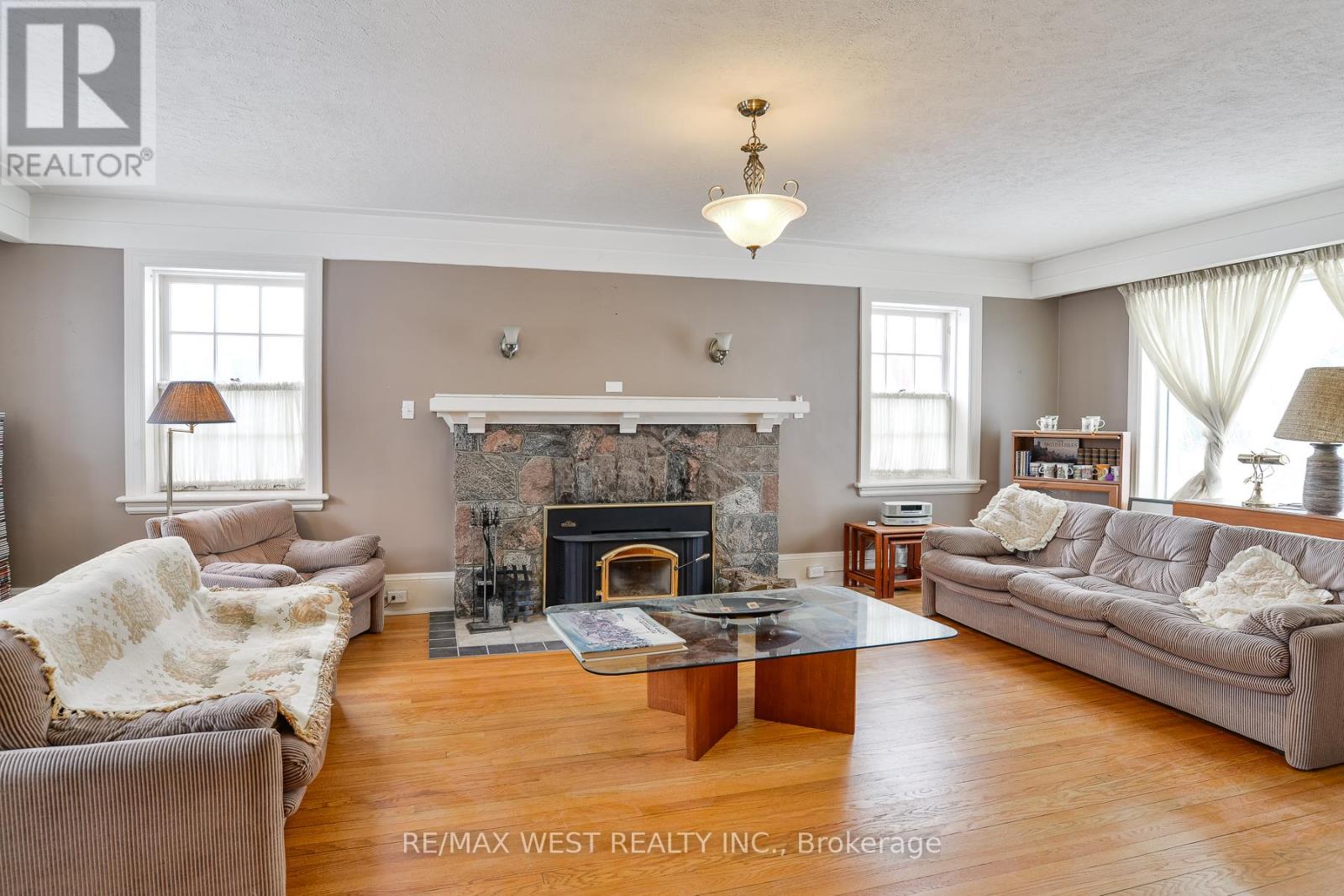 11 Short Street, Kawartha Lakes, Ontario  K0M 1N0 - Photo 2 - X12766614