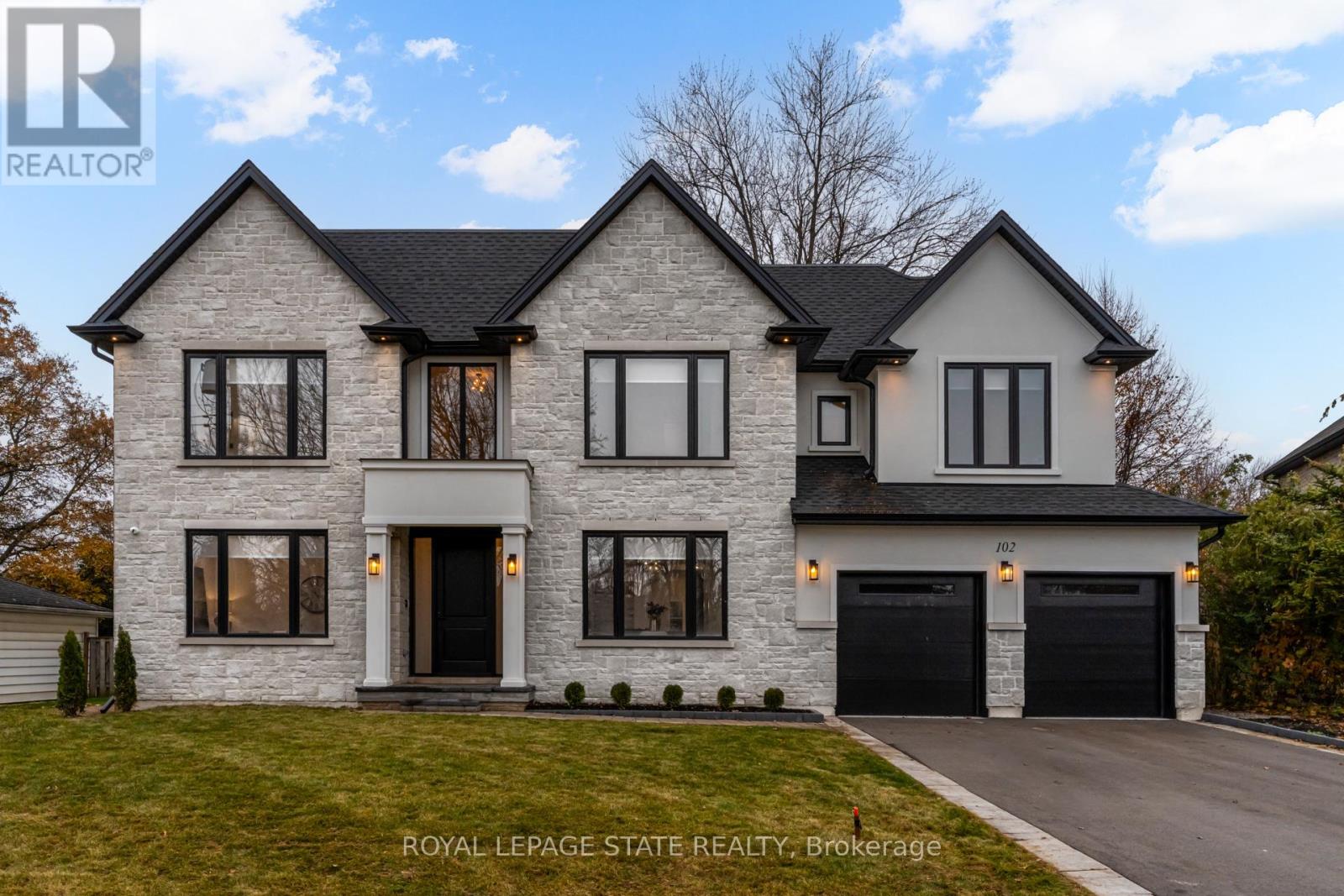 102 Cumming Court, Hamilton, Ontario  L9G 1V3 - Photo 1 - X12766668