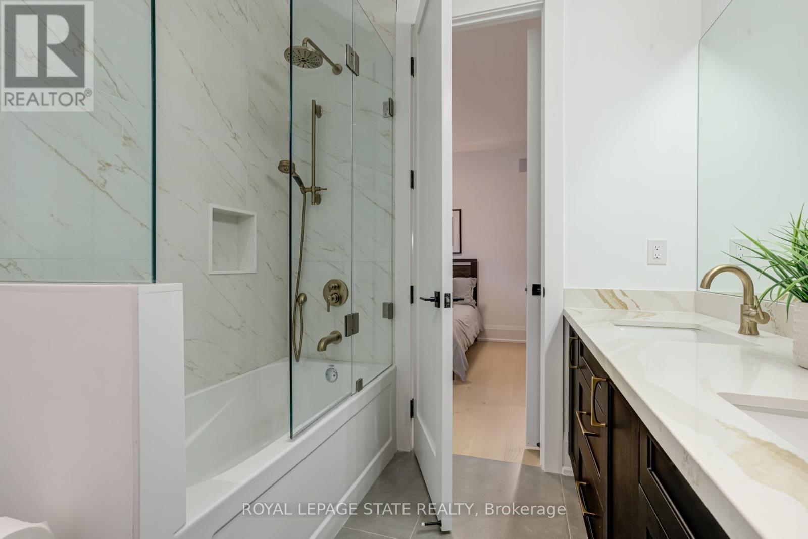 102 Cumming Court, Hamilton, Ontario  L9G 1V3 - Photo 36 - X12766668