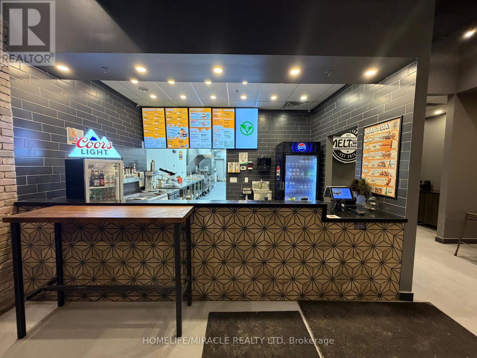 12 - 218 Silvercreek Parkway N, Guelph, Ontario  N1H 8E8 - Photo 2 - X12766678