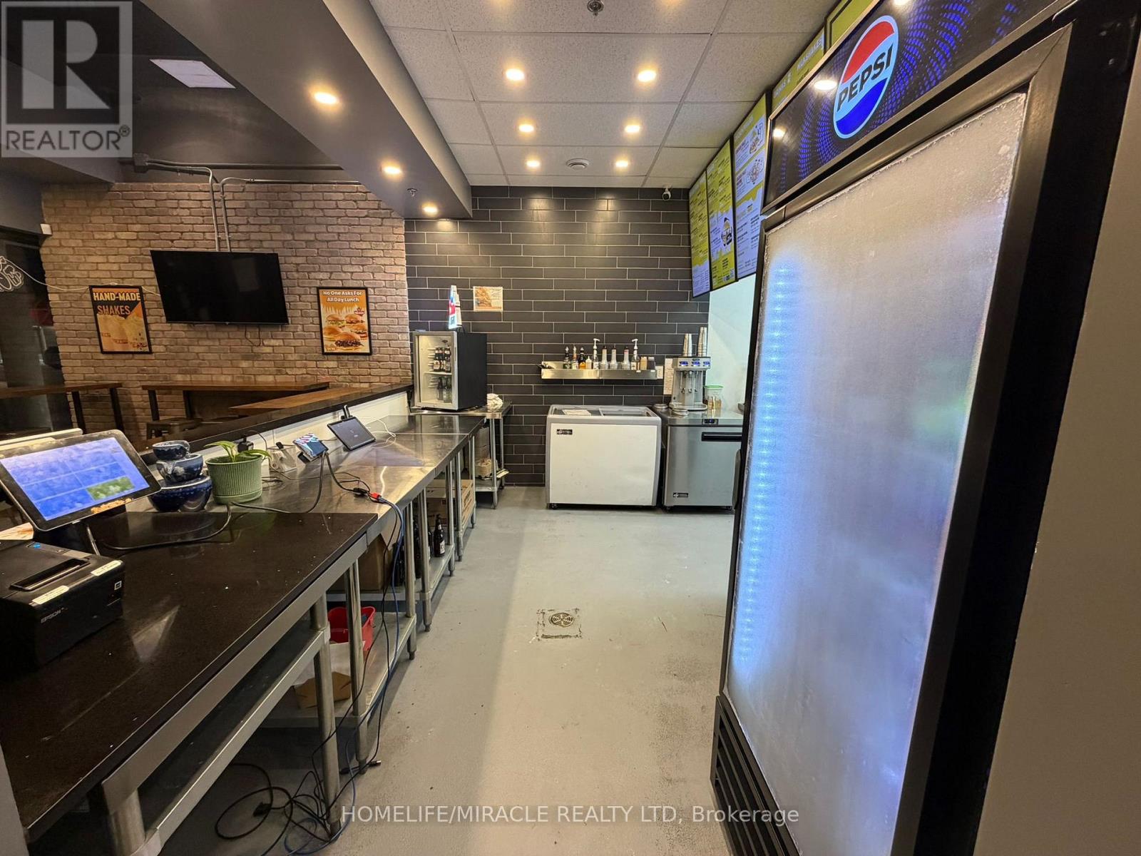 12 - 218 Silvercreek Parkway N, Guelph, Ontario  N1H 8E8 - Photo 3 - X12766678